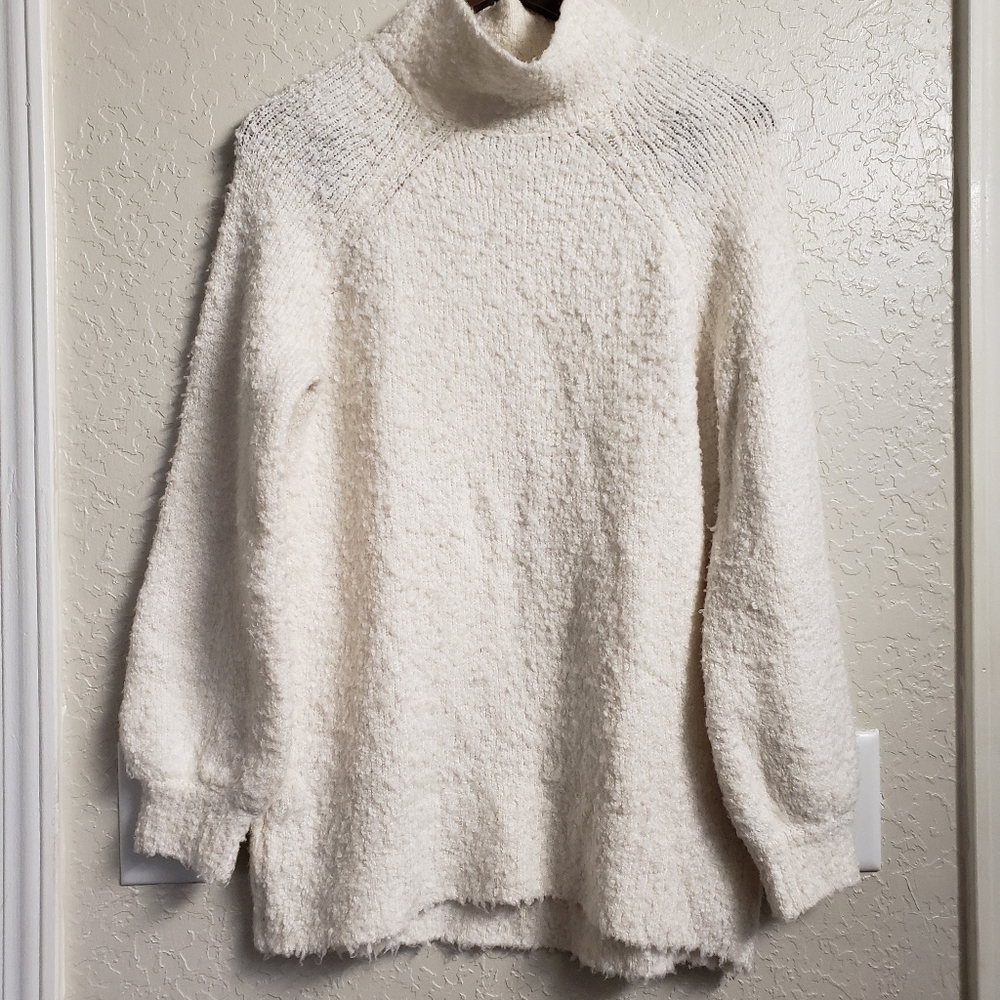 H&M off white/creamfuzzy  sweater